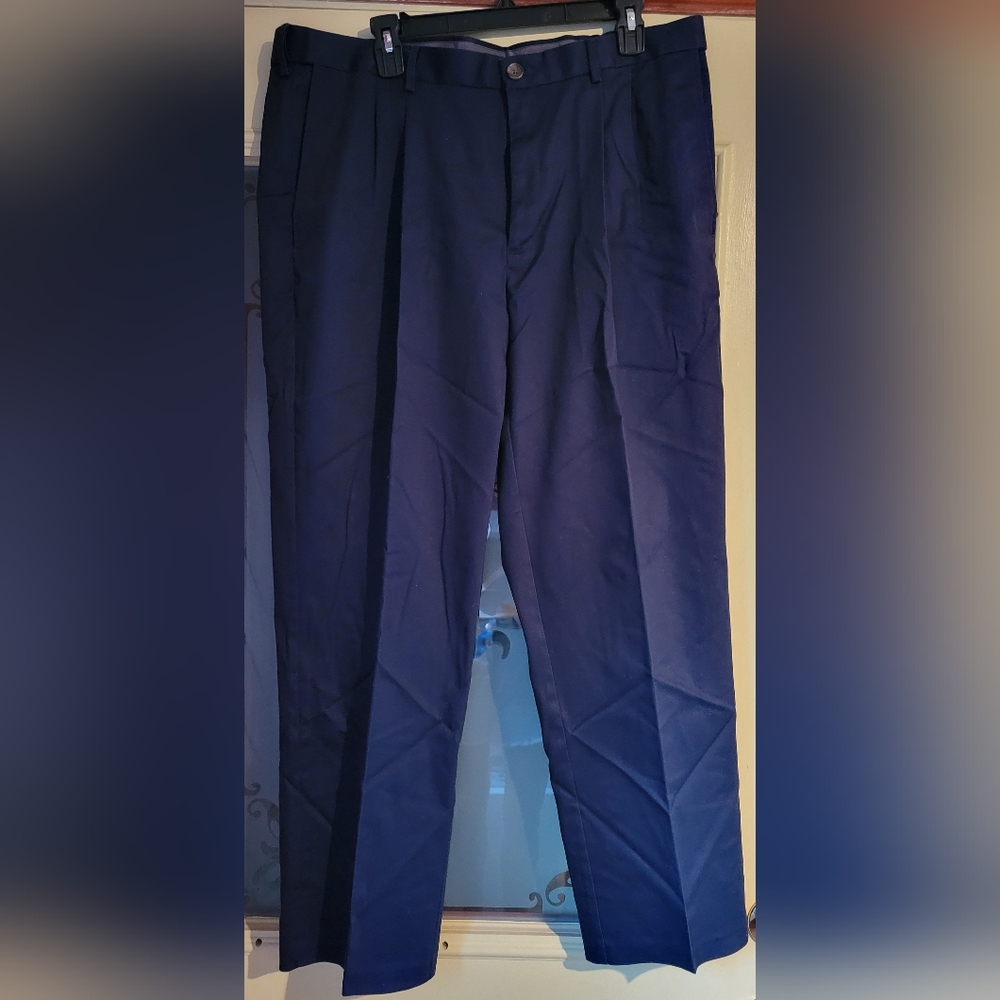 Haggar Classic Fit Premium No Iron Khaki pant Navy Blue 38x30